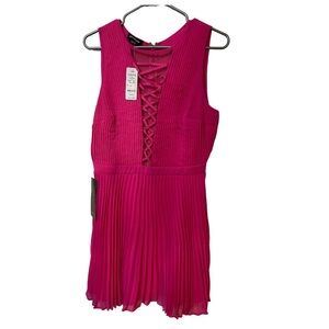 NWT bebe pleated chiffon type material pink dress size 10